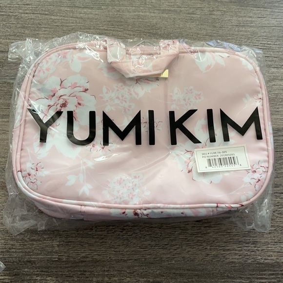 WANDERLUST MAKEUP TRAVEL - Picture 3 of 15